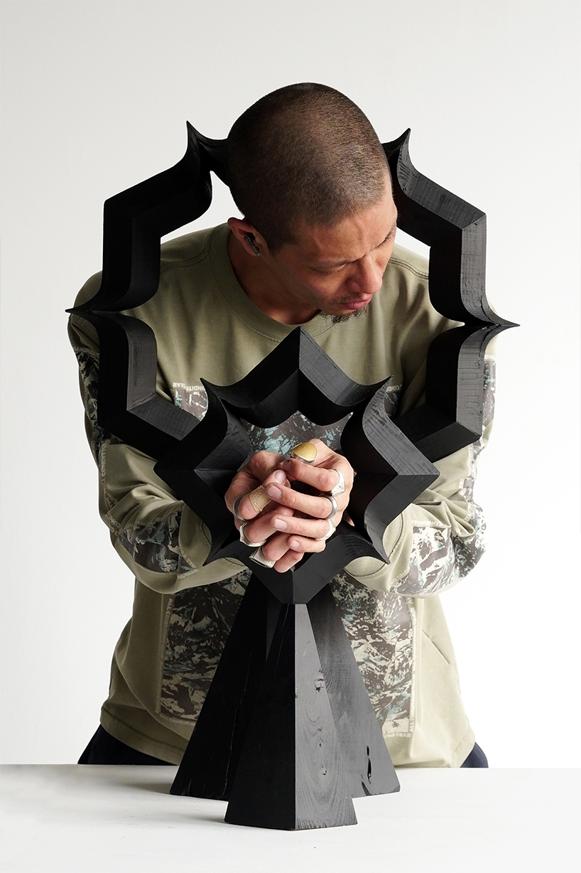 Takuto Ohta с кольцевым объектом Asymptotic Wood