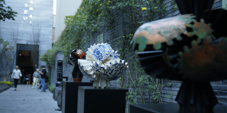 Вазы, ставшие движением