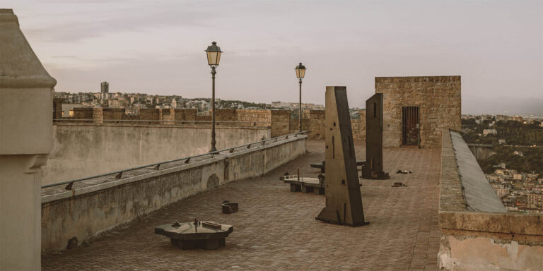 Тотемы из вулканического камня