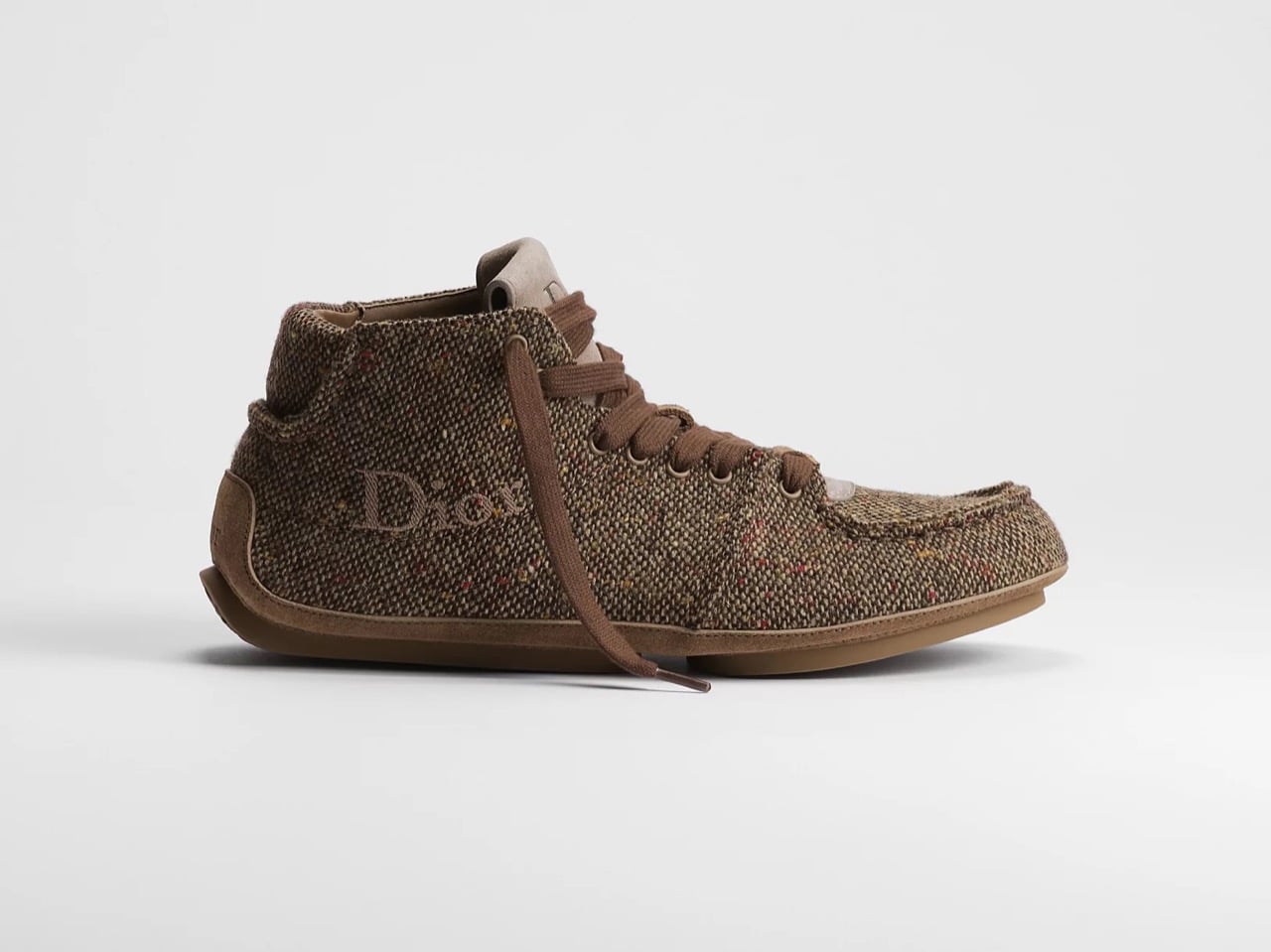 Ботинок Dior Roadie из твида Donegal, вид сбоку