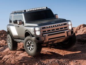 Концепт Hyundai Boulder на каменистом рельефе, вид спереди под углом