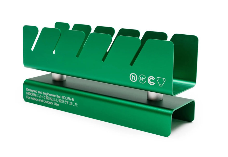 Hat Organizer с прорезями и серебристыми соединениями, вид под углом