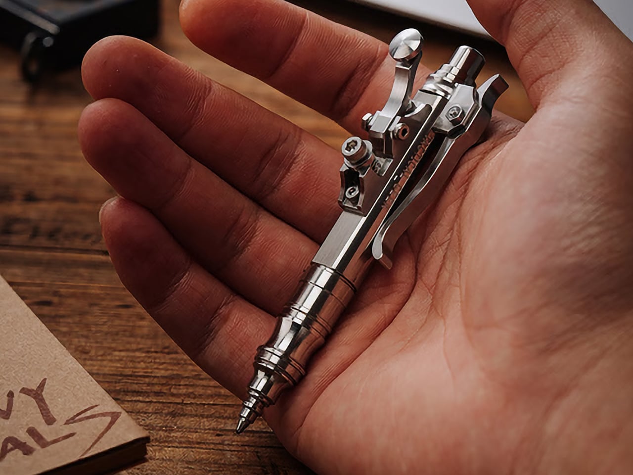 Стальная ручка Gennai Pen SL01 с боковым рычагом на ладони