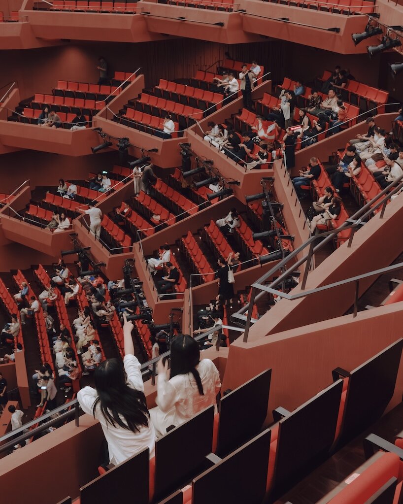 Боковые ложи главного зала Harmony Hall