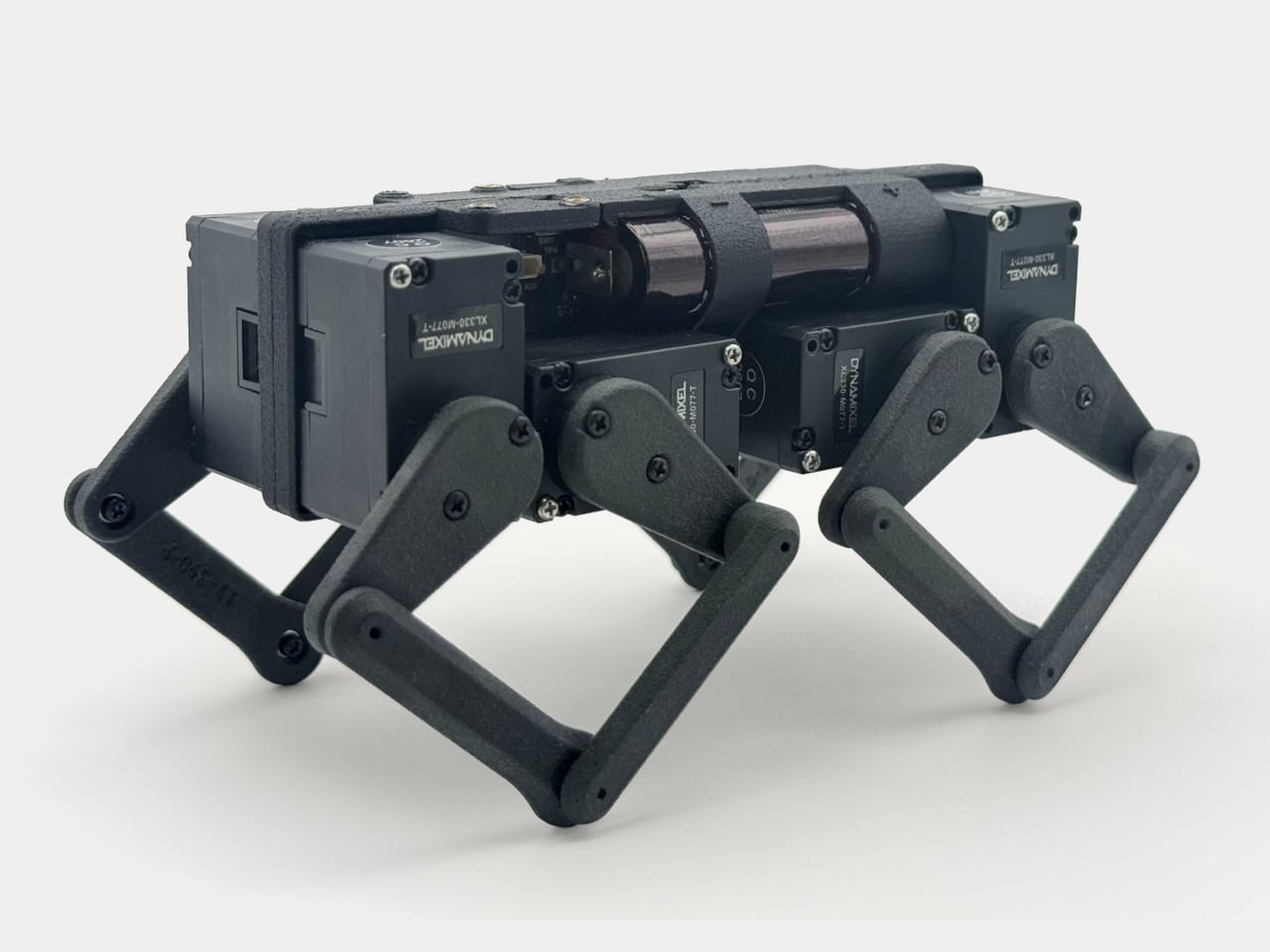 Четырёхногий робот Q8botOne с открытой конструкцией