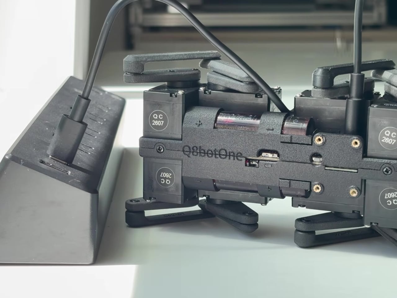 Центральная плата Q8botOne и подключение через USB-C